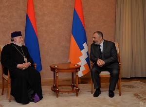 Դավիթ Բաբայանը և  Կաթողիկոսը քննարկել են Արցախի ապագային առնչվող հարցեր
