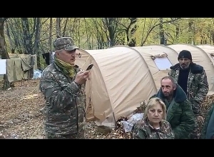 Թող իմ բանջարը չխանգարի ձեր հանճարին․ Վարչապետի թեկնածուն երգում է