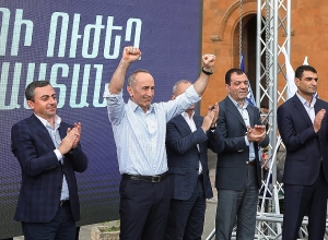 «Հայաստան» դաշինքի անդամներ Արամ Վարդևանյանի, Ռուբեն Մելքոնյանի և Ալեքսանդր Խաչատուրյանի ճեպազրույցը