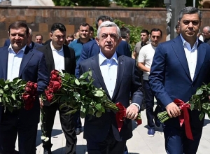 Սերժ Սարգսյանը հարգանքի տուրք է մատուցել Անդրանիկ Մարգարյանի հիշատակին
