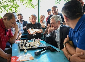 «Պատիվ ունեմ»-ը քարոզարշավի է դուրս եկել Արաբկիրի բակերից մեկում