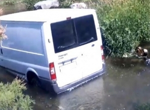 Ավտոմեքենան հայտնվել է գետի մեջ