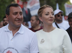 Они используют свой политический инструмент против демократии: Арзаканцян