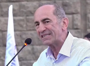 «Мы приходим, чтобы лишить власти, вышвырнуть с кресел»: Роберт Кочарян