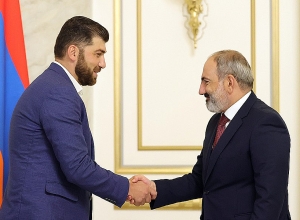 Նիկոլ Փաշինյանը հանդիպել է Դավիթ Սանասարյանին