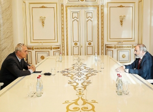 Никол Пашинян встретился с председателем Европейской партии Армении Тиграном Хзмаляном