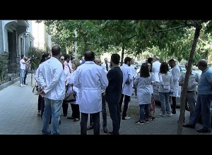 Բժիշկների ակցիան՝ Արմեն Չարչյանի կալանավորումը վերացնելու պահանջով