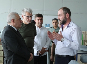 Вагаршак Арутюнян посетил военные предприятия