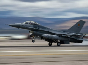 Բելգիական F-16 կործանիչը Նիդեռլանդների ռազմաօդային ուժերի Լեուվարդեն ավիաբազայում մխրճվել է շենքի մեջ