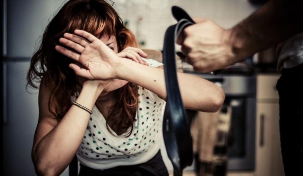 ծեծել կնոջը