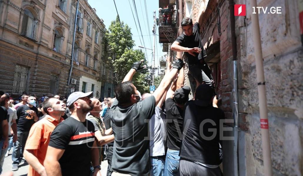 1625477335-დროშების-დაწვა-5