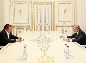 Гагик Царукян и Никол Пашинян встретились