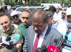 Преступники и бандиты продолжают видеть в этом суде своего сообщника: Бабаджанян