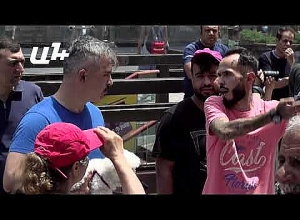 Իրանցիները շարունակում են պատվաստվելու համար հերթի կանգնել Հյուսիսային պողոտայում