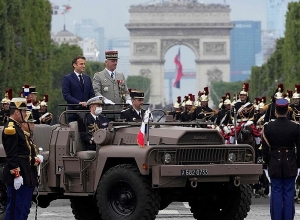 Ամուսնության առաջարկություն զինվորական  շքերթից առաջ