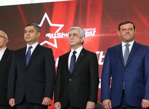 Կյանքի է կոչվում՝ «ներսում մուրճ, դրսում՝ սկուտեղ» քաղաքականությունը․ «Պատիվ ունեմ» դաշինք