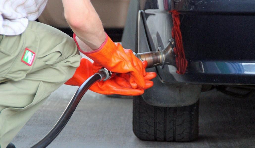 gas-car-fueling-10jpg