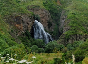 Ռոմանոս Պետրոսյանն ահազանգ է ստացել Թռչկանի ջրվեժի հարակից տարածքի աղտոտման վերաբերյալ