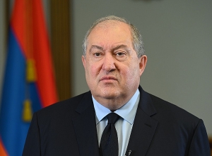 Առանձնահատուկ շնորհավորում եմ արցախցի կանանց, որոնք անցնում են անասելի դժվարությունների միջով