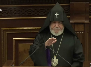 Во главе с Католикосом и президентом стартовало первое заседание НС 8-го созыва