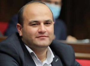 Սոցապնախարարը՝ Ռոբերտ Քոչարյանի հետ լուսանկար հրապարակած աշխատակցի ազատման մասին