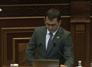 Ձեր հակառուսական գործունեության համար վճարվե՞լ եք․ Մանուկյանը՝ Արշակյանին