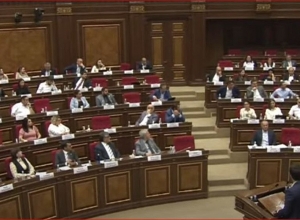 Ձեզ հանգիստ պահեք․ թեժ վիճակ ԱԺ-ում