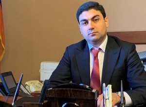 Սուրեն Ղամբարյանն ազատվել է վարչապետի օգնականի պաշտոնից