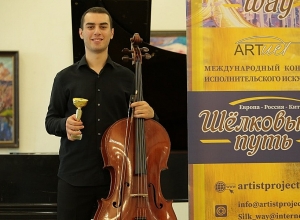 Առաջին միջազգային մրցույթում Մեծ Մրցանակը և Բացարձակ հաղթողի տիտղոսը նվաճել է Նարեկ Հեքեքյանը