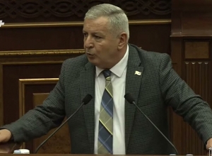 Обстановка накалилась после выступления Багратяна: Ален Симонян объявил Манукяну выговор