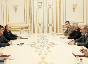 Արայիկ Հարությունյանի գլխավորած պատվիրակությունը հանդիպեց Փաշինյանին