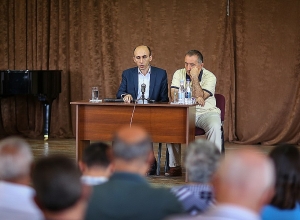 ԱՀ պետական նախարարը հանդիպել է քաղաքացիական հասարակության ներկայացուցիչների հետ