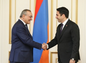 Ալեն Սիմոնյանը հյուրընկալեց Արթուր Թովմասյանին