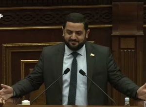 Скажите с достоинством, вы ударили 24-летнего молодого человека? Даниелян - Акопяну