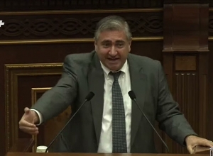 Թվումա Աստծուն ենք նայում, ինչ-որ ազդակ ստանանք․ էնտեղից ժողովուրդնա նայում, համարյա նույն բանն է