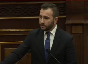 Господин Сагателян, когда Вы упражняетесь в мужественности, говоря об обострении, вспоминается Ваше эпическое бегство