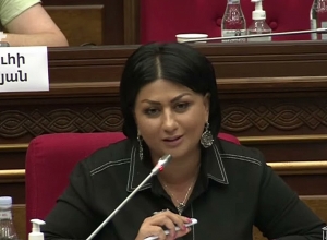 Депутатские премии заменены на 250.000 драмов для того, чтобы платить по счетам в кафе: Стамбулян