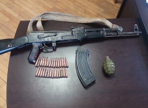 Ոստիկանության բաժիններում արձանագրվել են ապօրինի զենք զինամթերքի կամավոր հանձնման դեպքեր