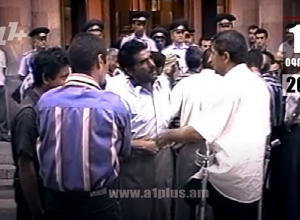 Календарь. 12 августа: раненые воины-освободители напротив здания правительства требовали двухмесячную зарплату