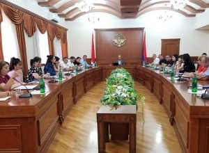 Արտակ Բեգլարյանը հանդիպել է արդարադատության նախարարության պատասխանատուների հետ