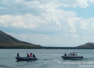Փրկարարները ափ են դուրս բերել քաղաքացիներին և խափանված մոտորանավակը