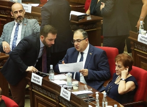 Ազգային ժողովում սահմանափակվում է լրագրողների տեղաշարժը. ինչ նոր միտումներ է կանխորոշում ԱԺ որոշումը