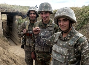 Գիշերը 3 հատ սամալյոտ կյամա, բամբիտա անում, քինում․ Ռոբերտ Միրզոյան