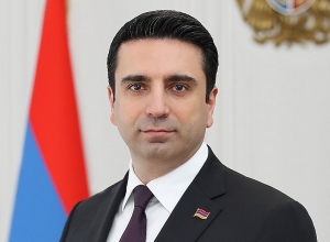 Мы продолжим жить и творить в Независимой Армении: Послание Алена Симоняна