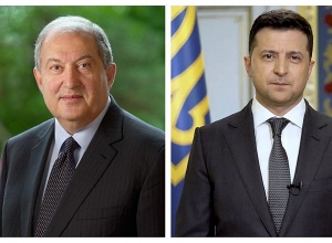 Президент Армен Саркисян поздравил президента Украины в связи с национальным праздником страны