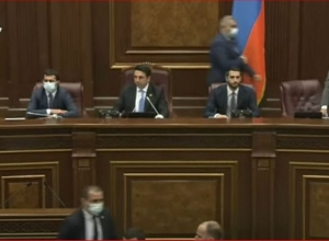 В НС вновь началась драка