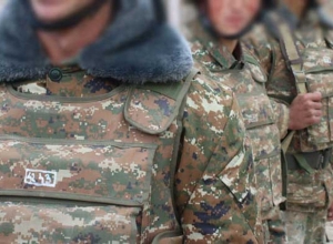 Սպաները թույլ չէին տվել 2 զինծառայողներին ճաշարան մտնել, սնվել, հետո նաև ծեծել են