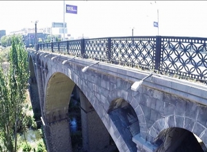 Պարեկային ծառայության աշխատակիցը կանխել է երիտասարդ աղջկա ինքնասպանության փորձը․ shamshyan.com