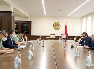Պաշտպանության նախարարը Չինաստանի դեսպանին է ներկայացրել ՀՀ սահմանամերձ շրջաններում տեղի ունեցած զարգացումները