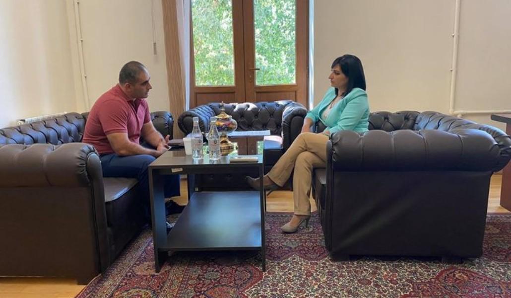 241140385_870443937235536_5690323171697644023_n